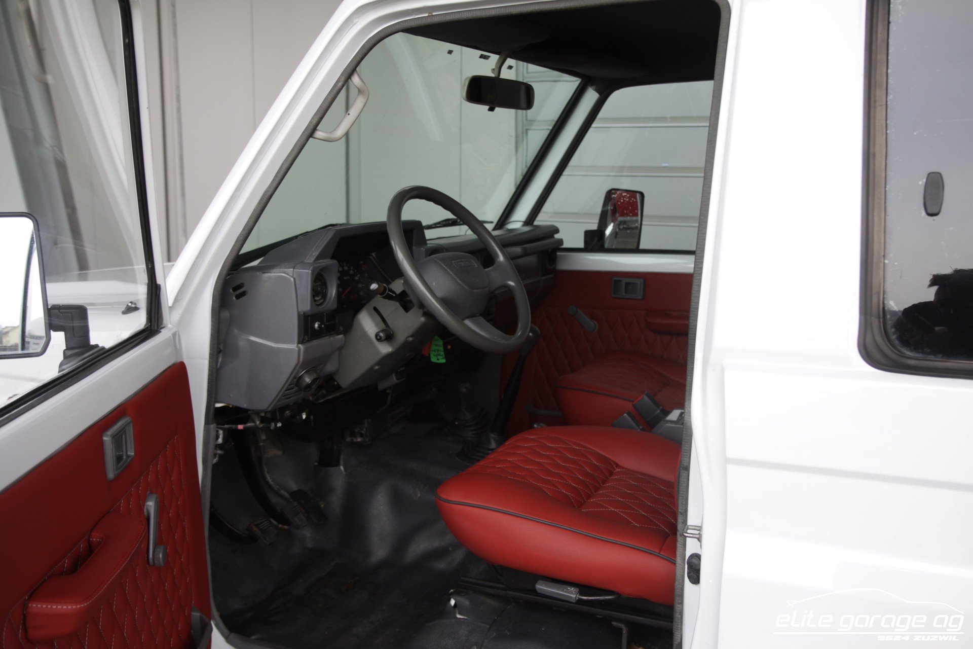 TOYOTA Land Cruiser 400 HdT 4.2 D-image-11