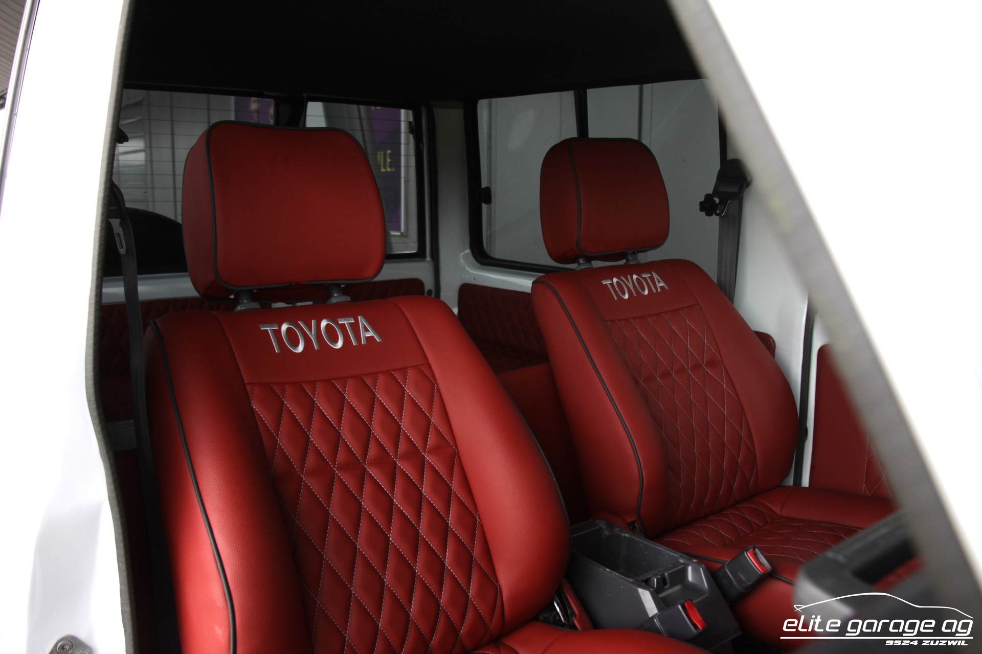 TOYOTA Land Cruiser 400 HdT 4.2 D-image-14