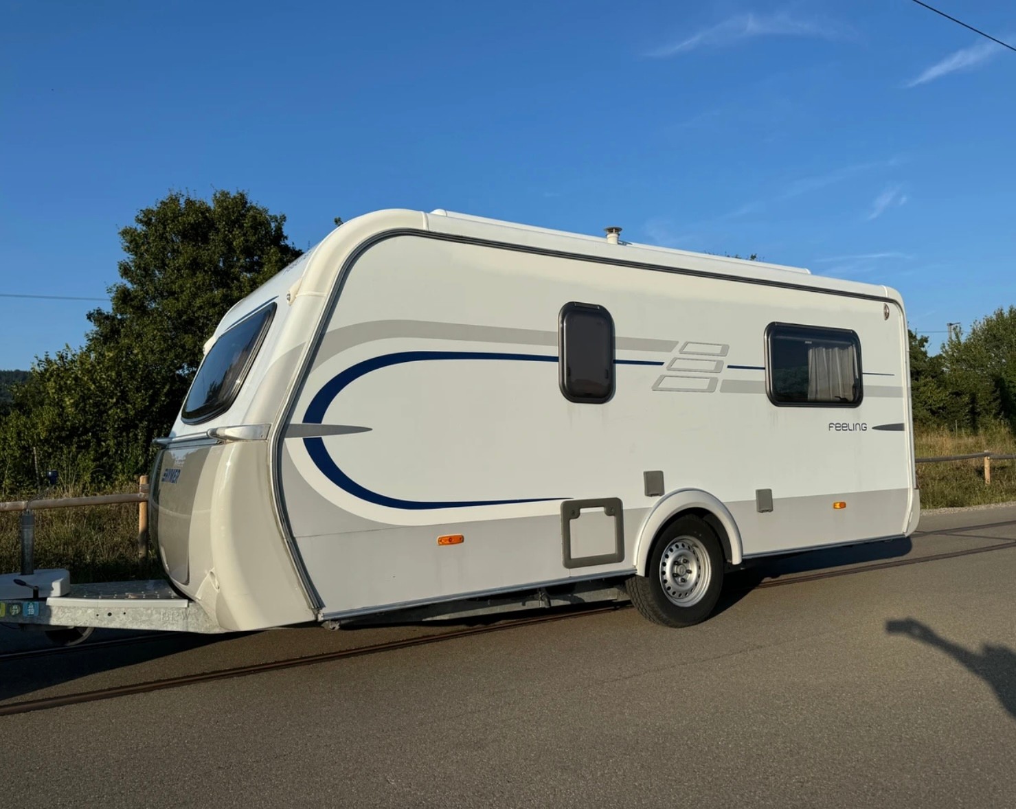 ERIBA Standort Grabs 9472 !! Hymer Eriba Feeling 430 Hubdach -MFK Service neu - Nutzlast 330 kg Leergeweicht 970 kg-image-1