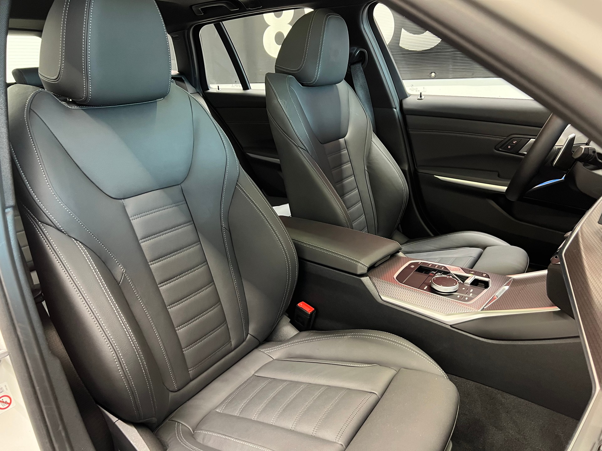 BMW M340d xDrive 48V Touring Steptronic-image-23