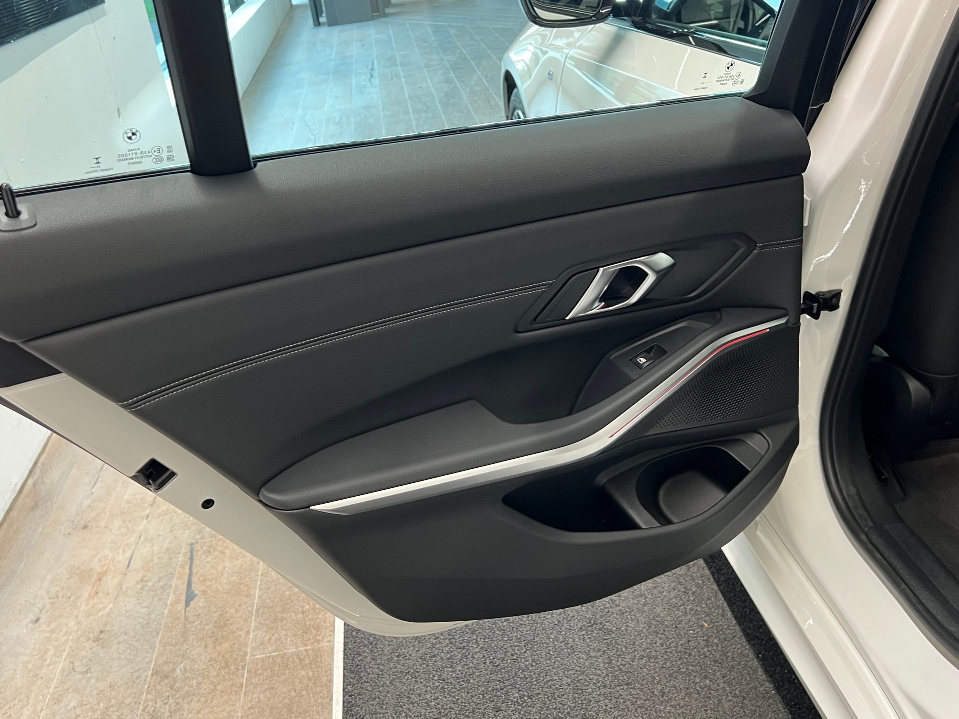 BMW M340d xDrive 48V Touring Steptronic-image-18