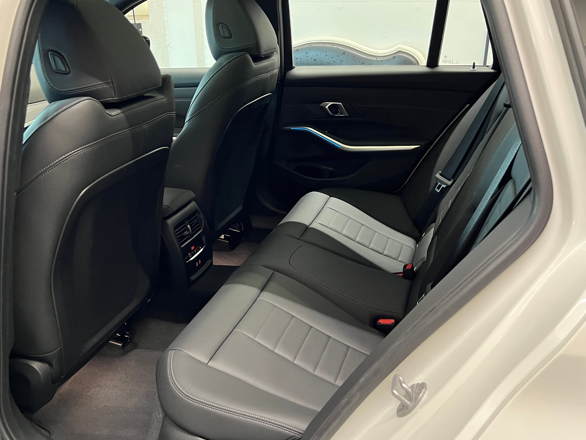 BMW M340d xDrive 48V Touring Steptronic-image-16