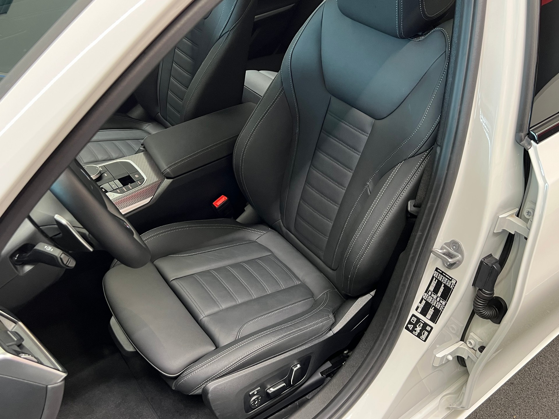 BMW M340d xDrive 48V Touring Steptronic-image-15