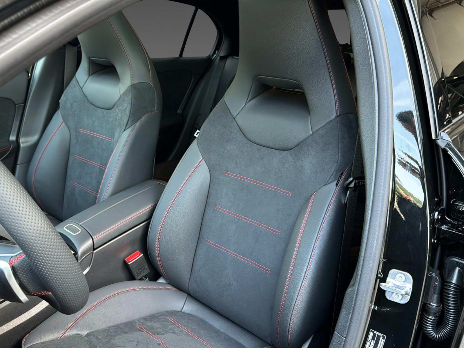 MERCEDES-BENZ A 250 4Matic-image-8