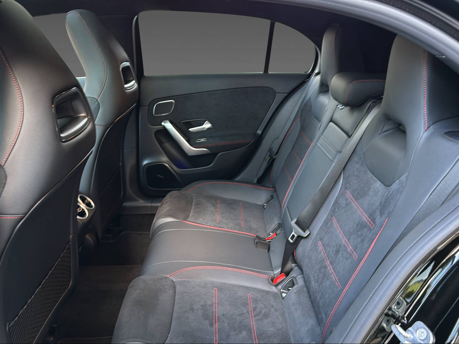 MERCEDES-BENZ A 250 4Matic-image-10