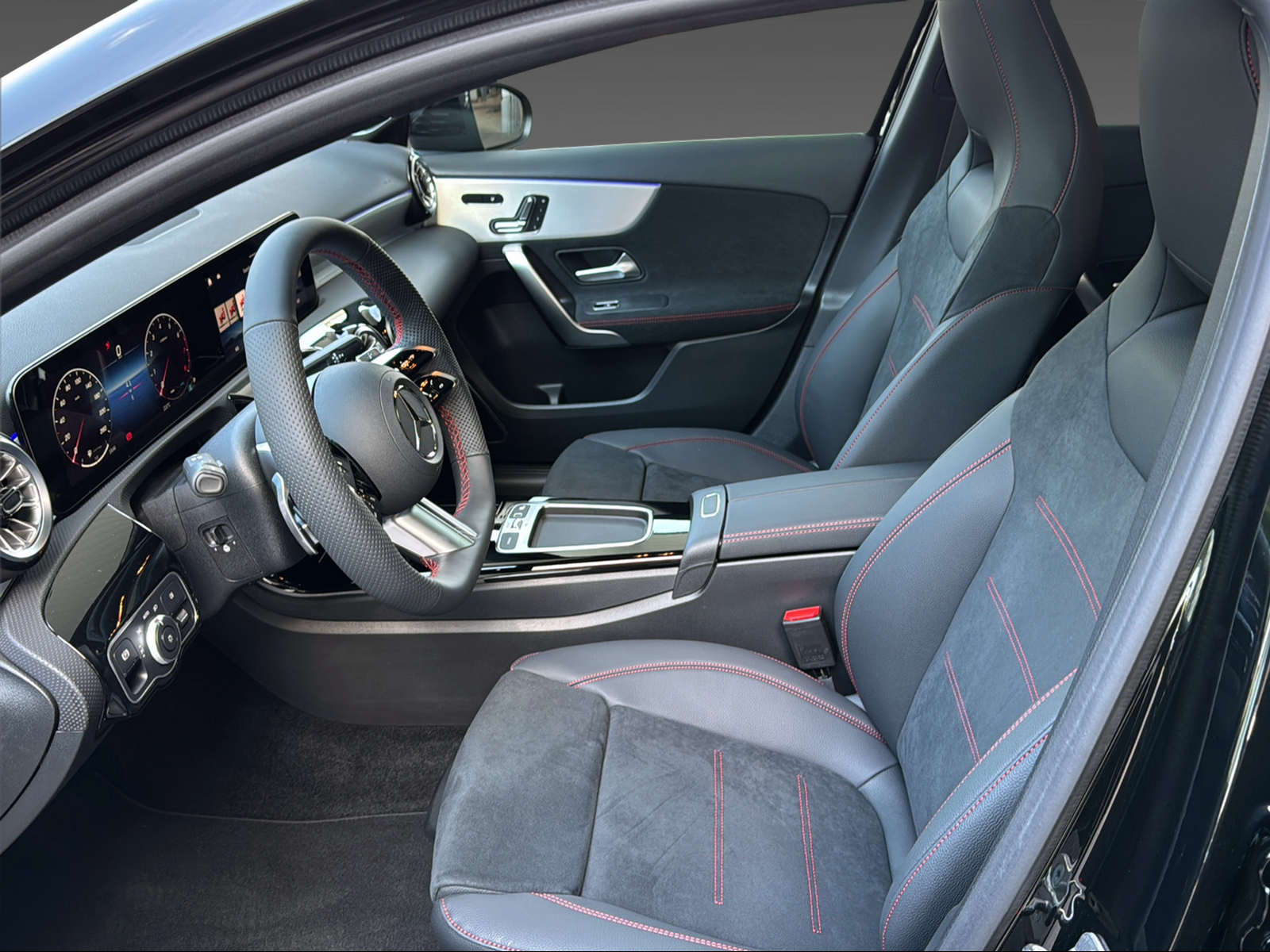 MERCEDES-BENZ A 250 4Matic-image-6