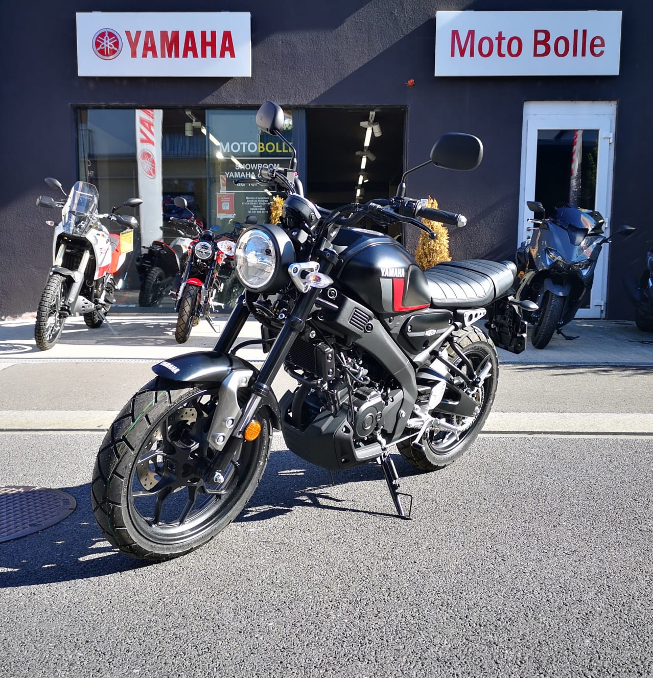 YAMAHA XSR 125-showroom-element-1