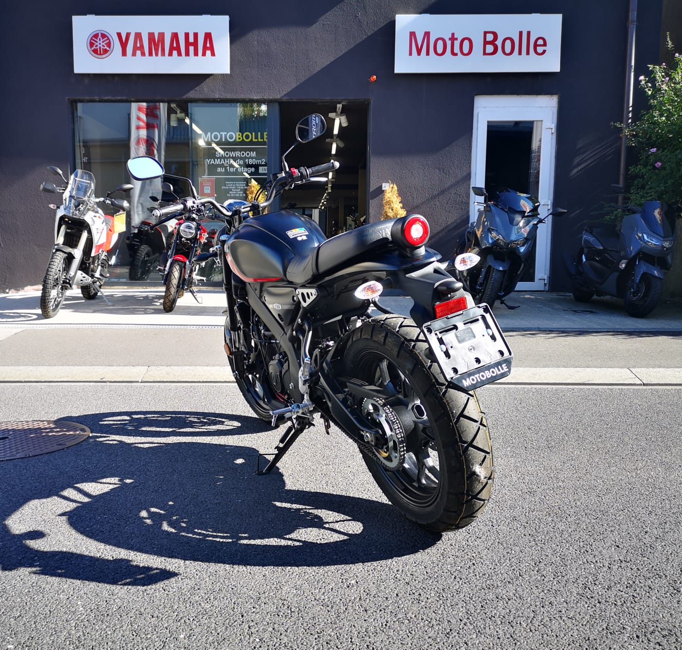 YAMAHA XSR 125-showroom-element-3