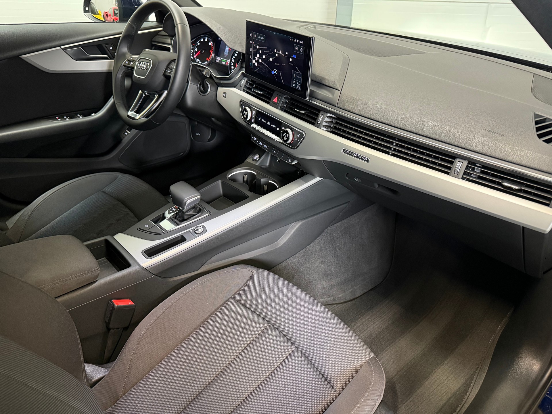 AUDI A4 Avant 2.0 45 TFSI Advanced quattro S-Tronic-image-12