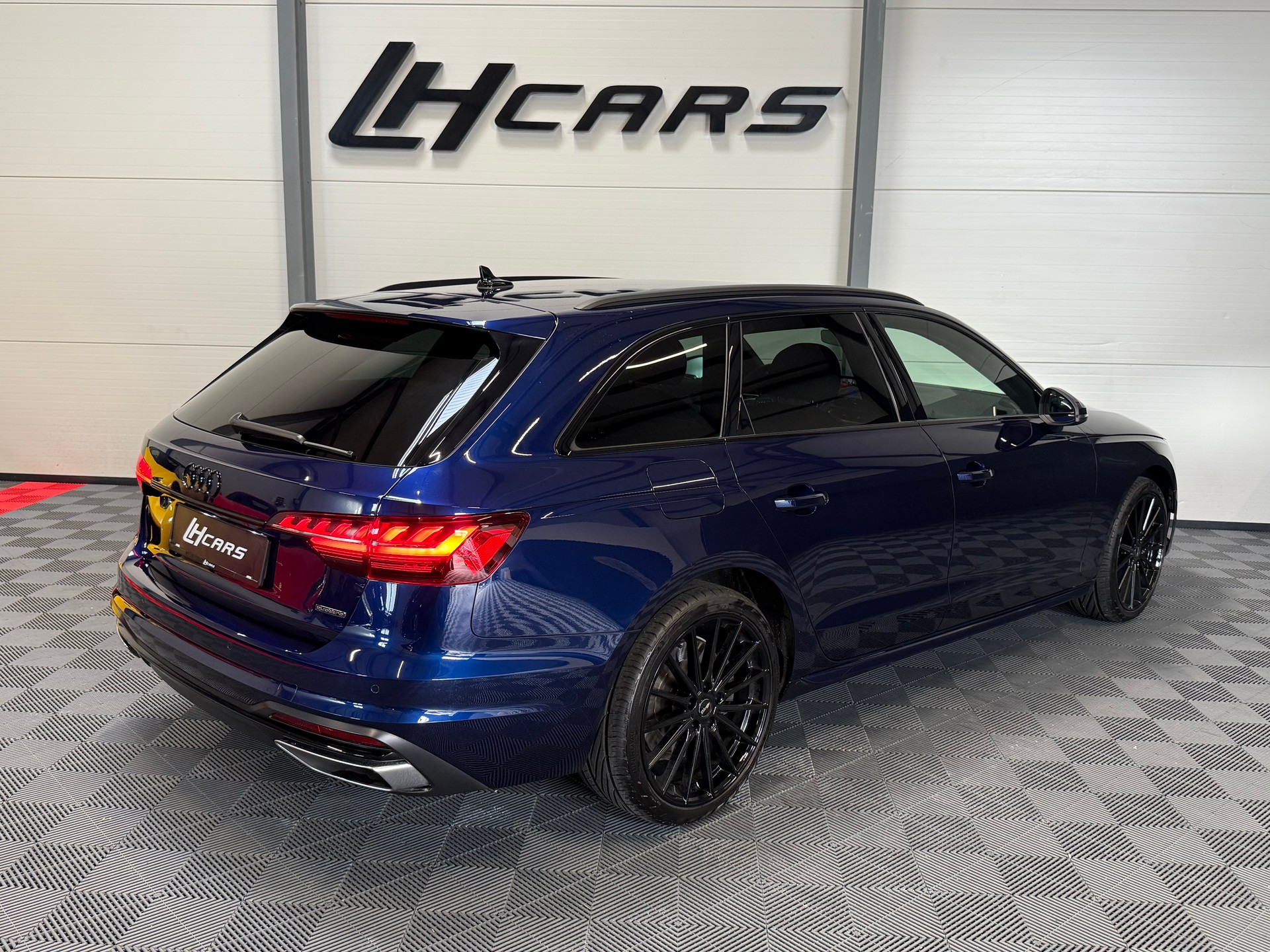 AUDI A4 Avant 2.0 45 TFSI Advanced quattro S-Tronic-image-3