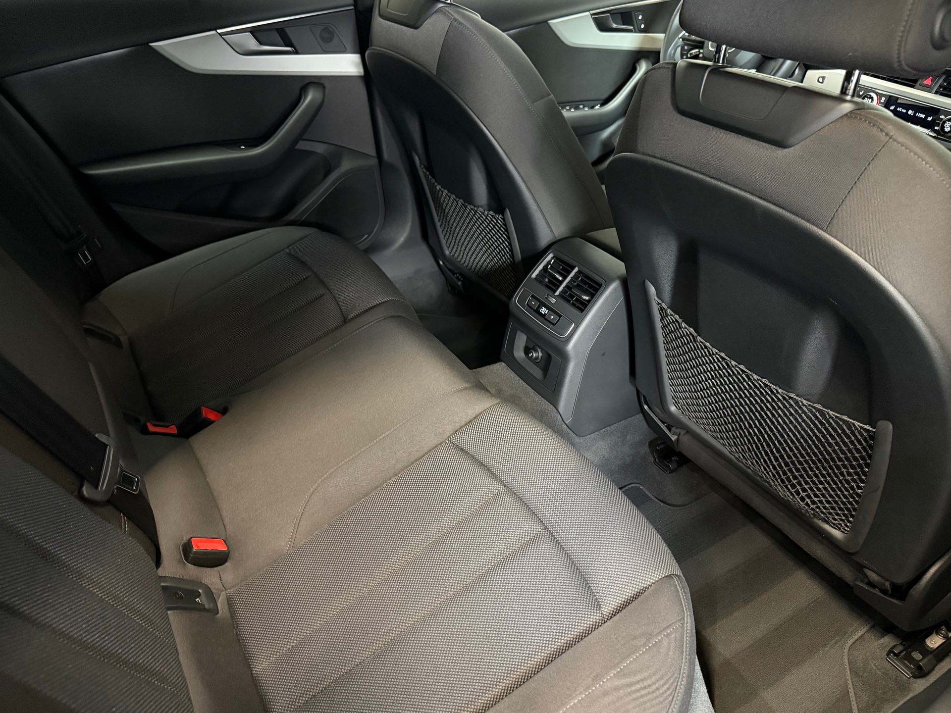 AUDI A4 Avant 2.0 45 TFSI Advanced quattro S-Tronic-image-9
