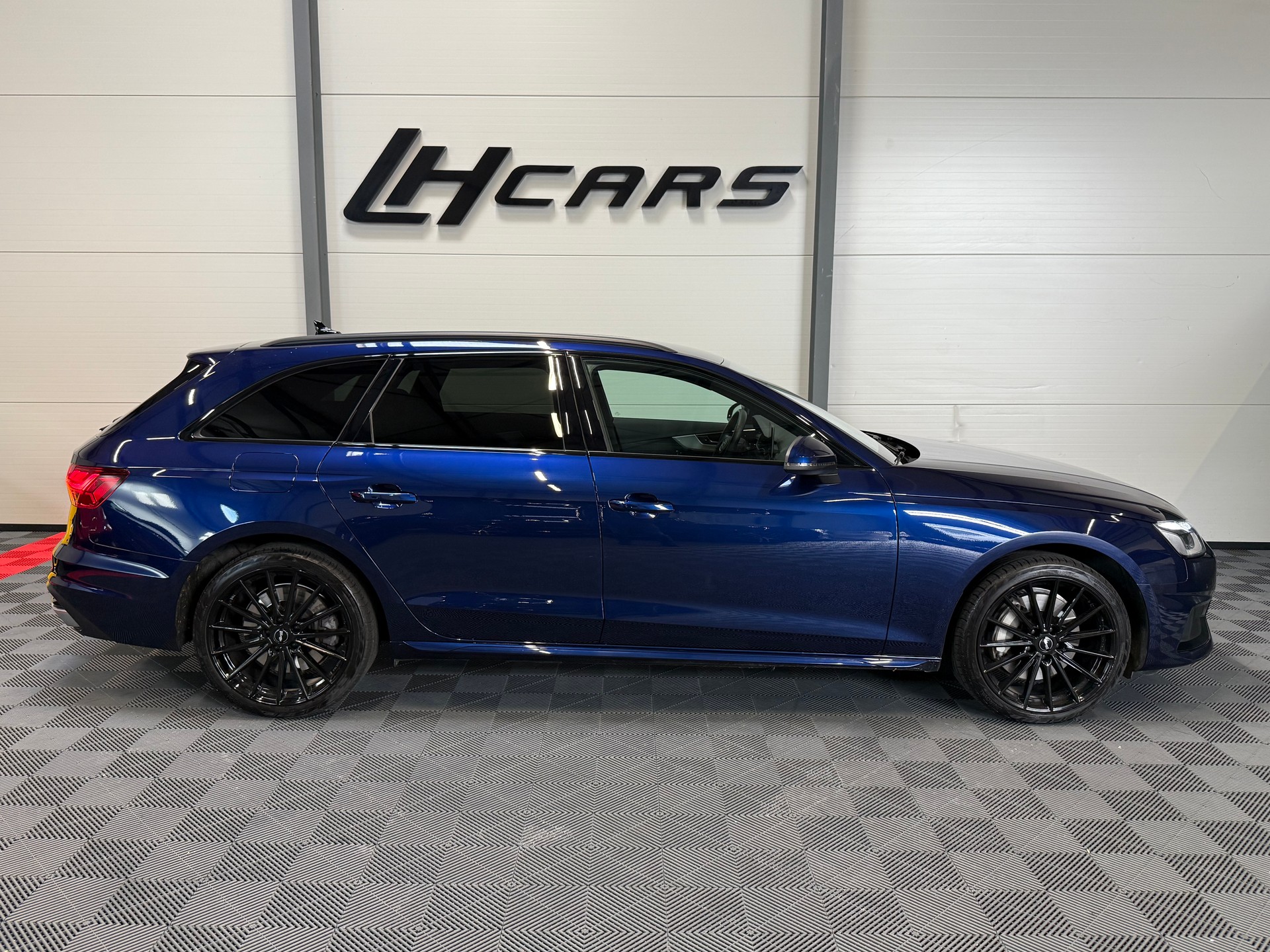AUDI A4 Avant 2.0 45 TFSI Advanced quattro S-Tronic-image-4
