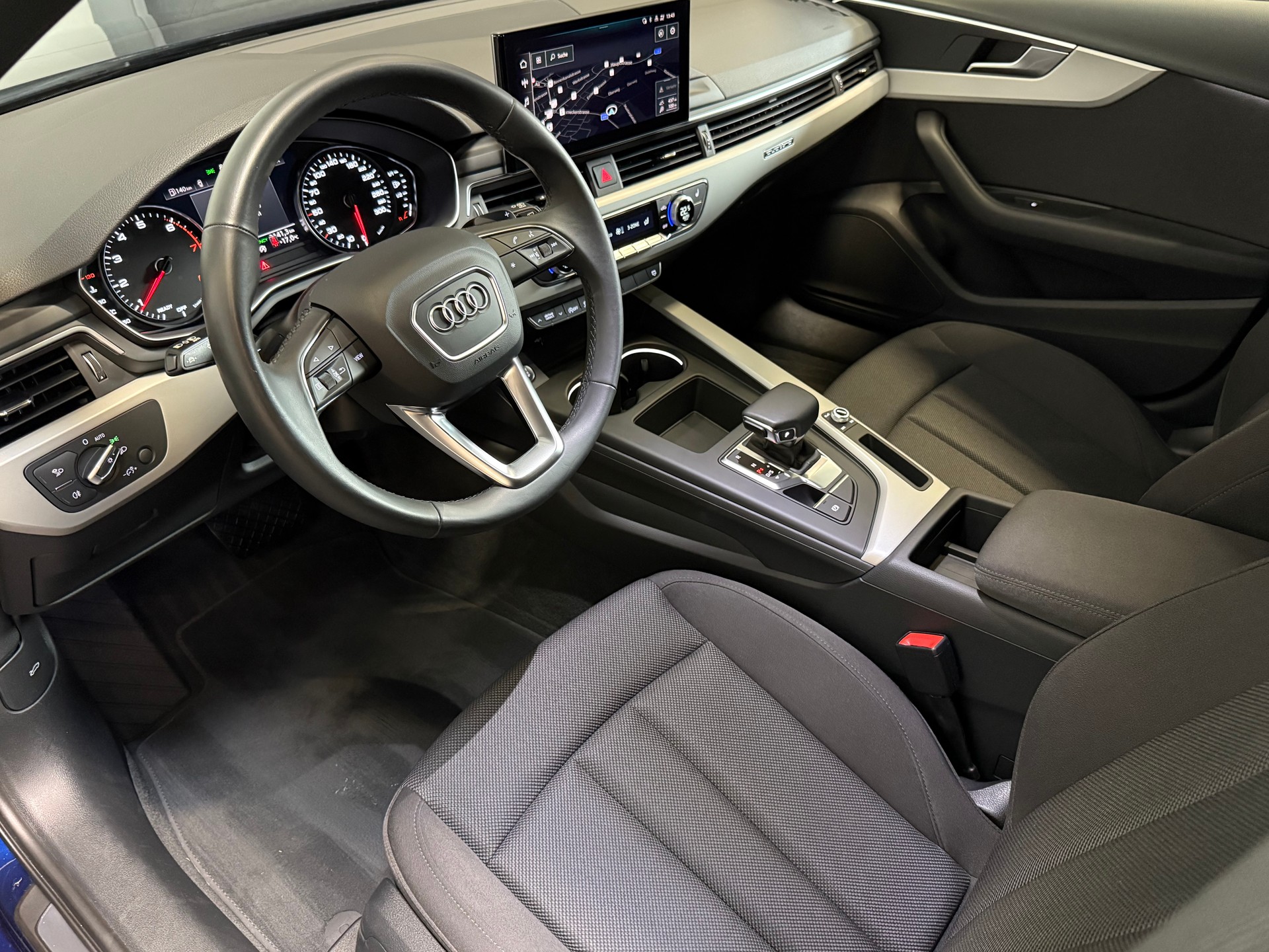 AUDI A4 Avant 2.0 45 TFSI Advanced quattro S-Tronic-image-14