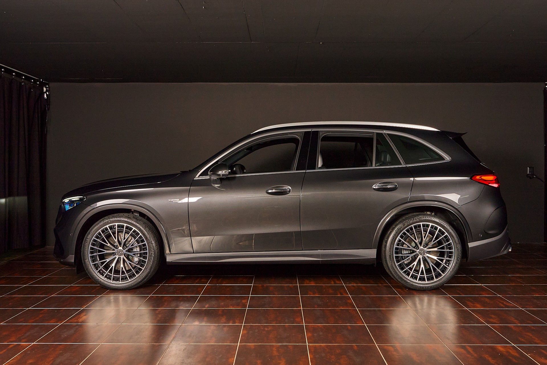 MERCEDES-BENZ GLC 43 AMG Executive Edition 4Matic 9G-Tronic-image-2