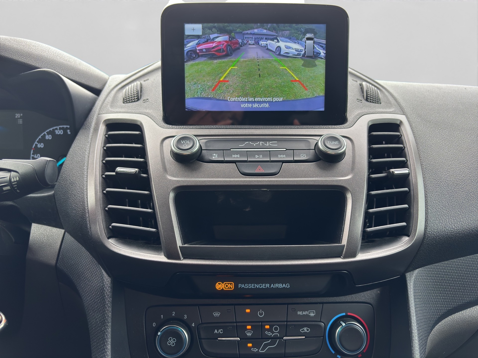 FORD Transit Connect Van T210 1.5 Eco Blue Ambiente A-image-12