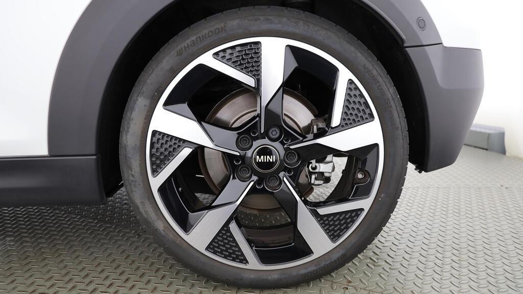 MINI Cooper S Cabrio-image-7