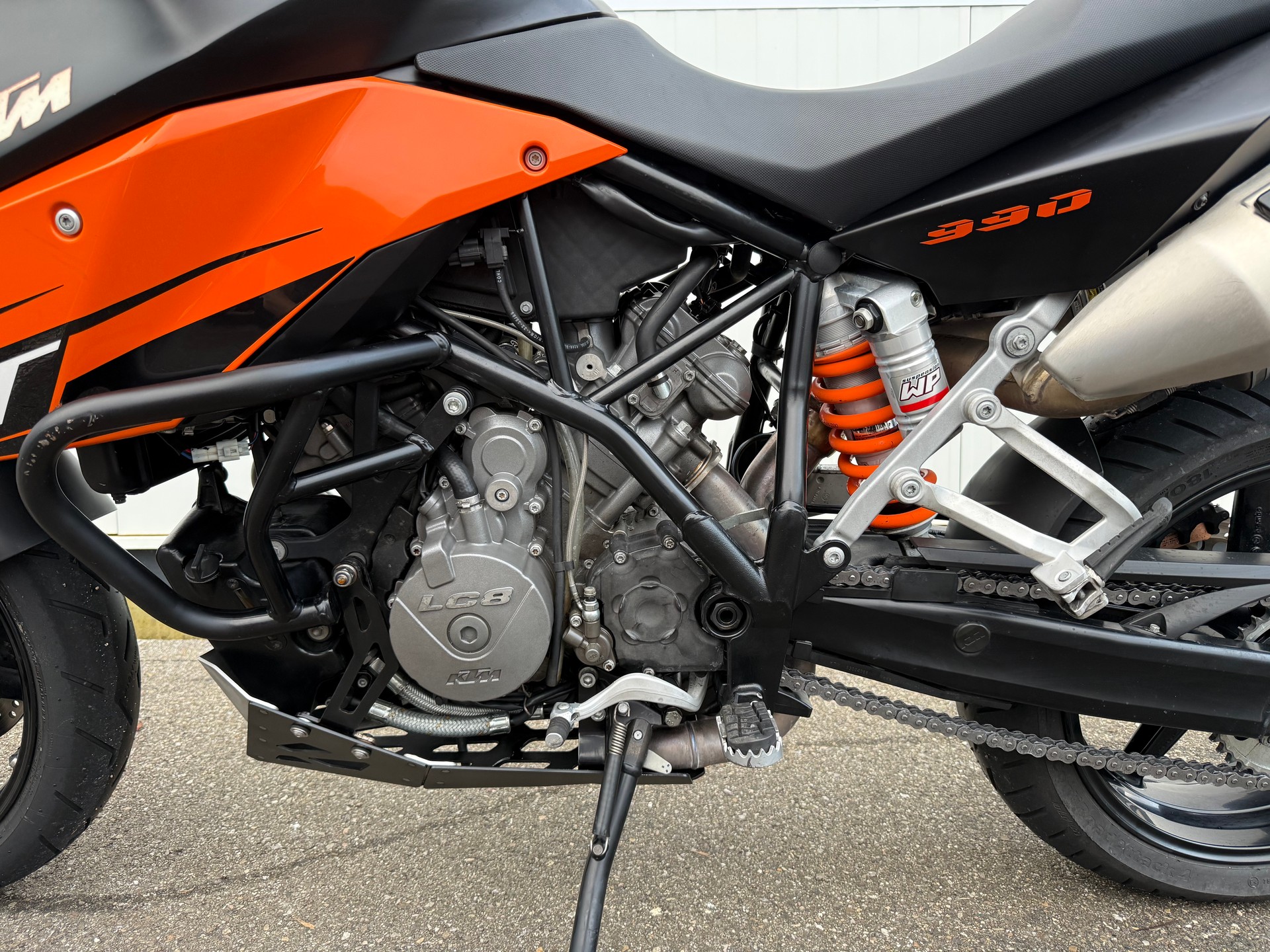 KTM 990 Supermoto T-showroom-element-3