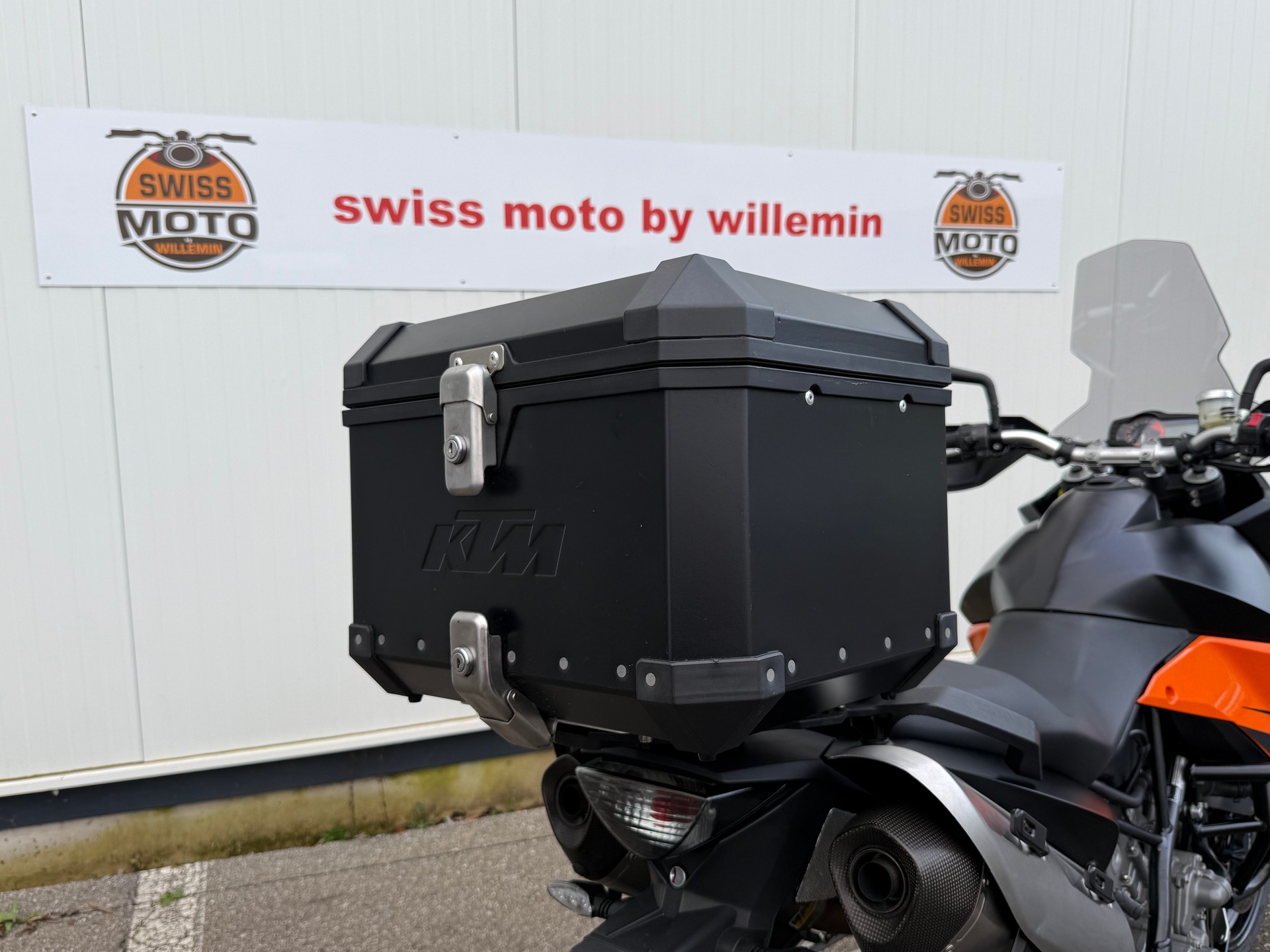 KTM 990 Supermoto T-image-5
