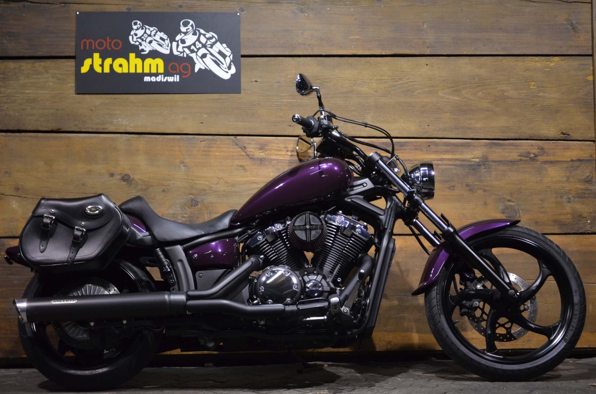 YAMAHA XVS 1300 CU Custom-showroom-element-1