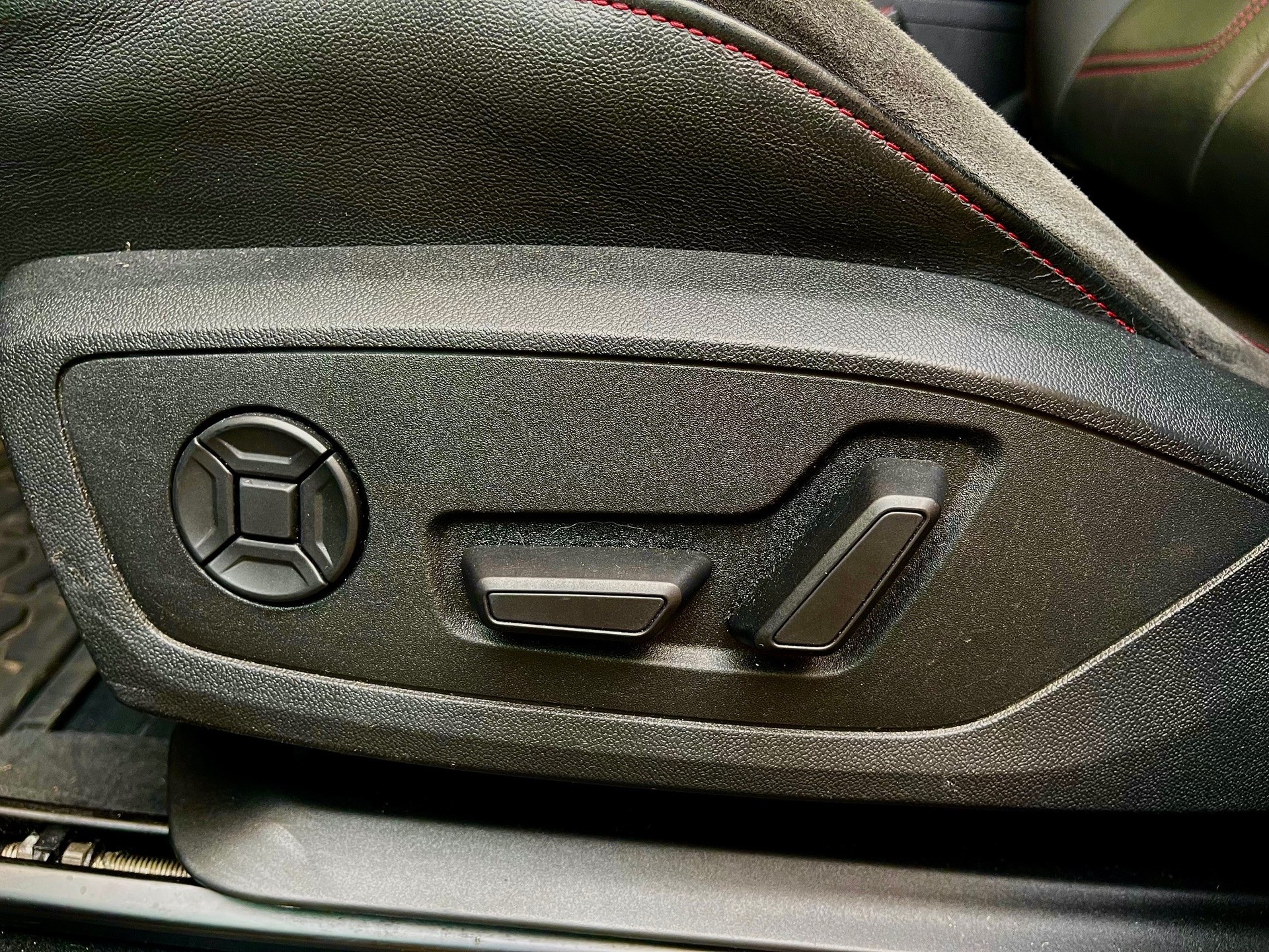 AUDI Q3 35 TFSI advanced S-tronic-image-14