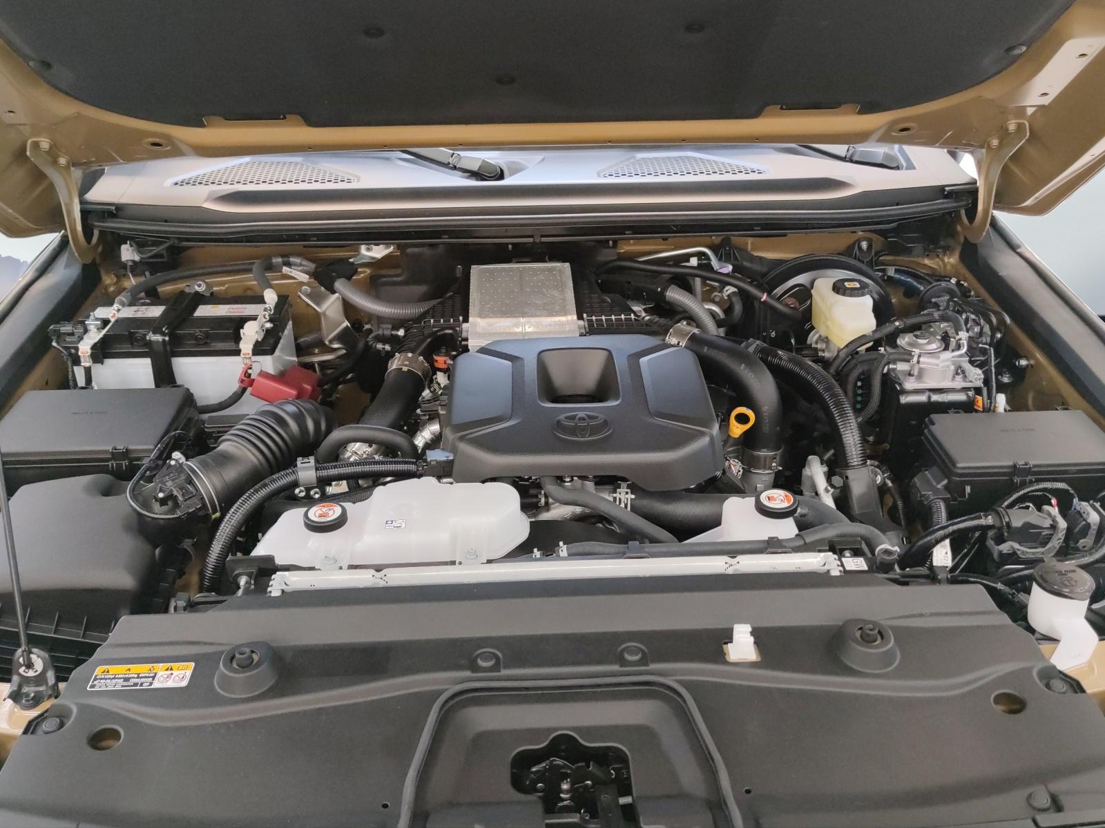 TOYOTA Land Cruiser 2.8 D 48V Invincible-image-4