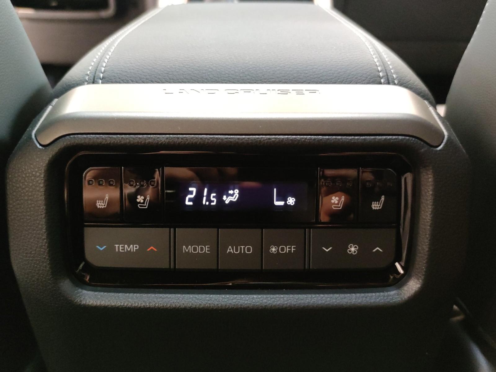 TOYOTA Land Cruiser 2.8 D 48V Invincible-image-17