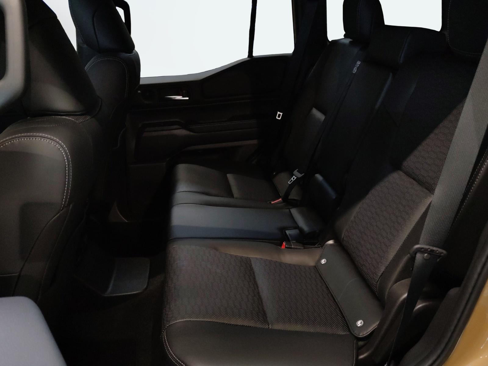 TOYOTA Land Cruiser 2.8 D 48V Invincible-image-15