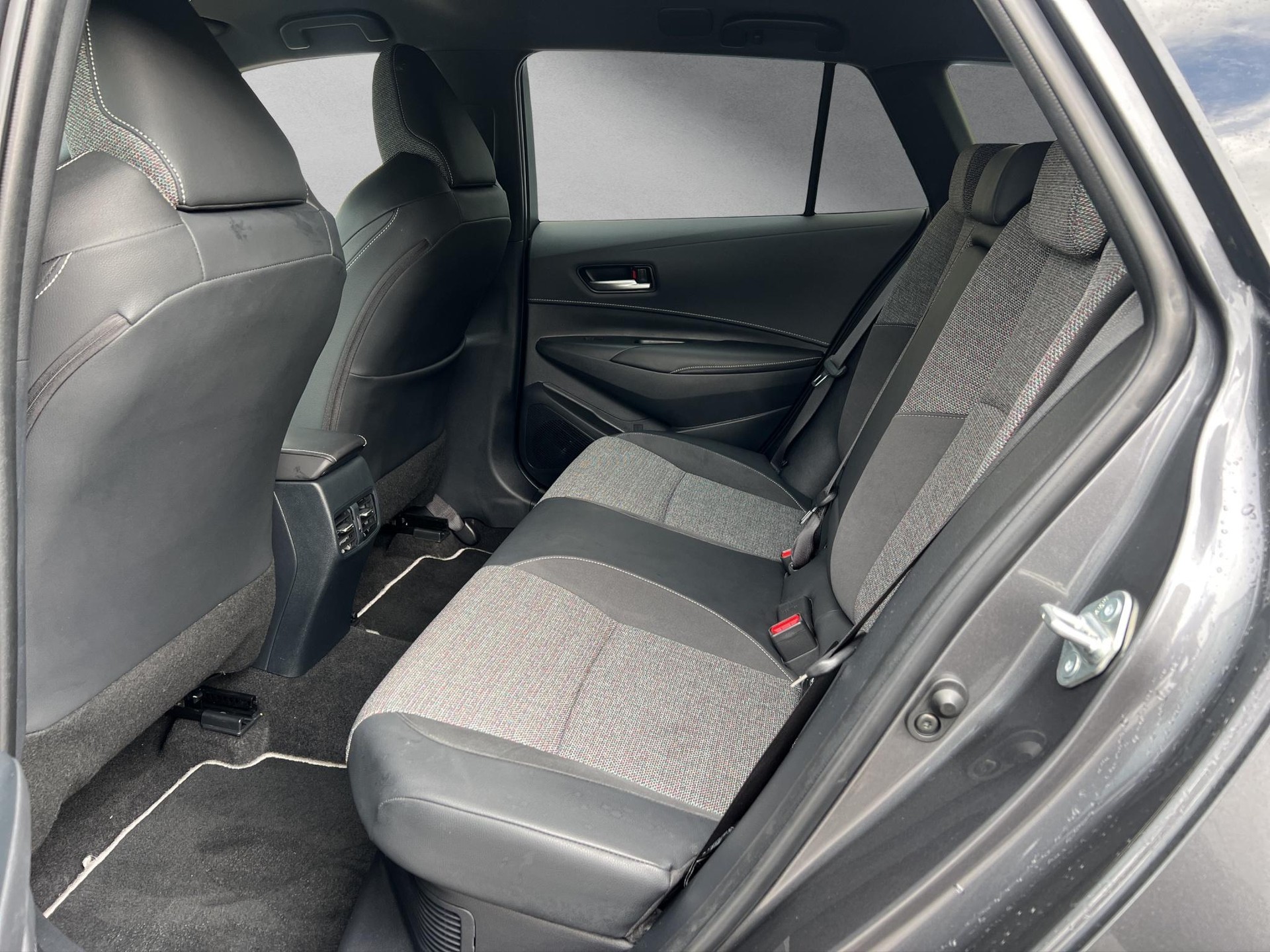 TOYOTA Corolla 1.8 HSD Trend-image-9