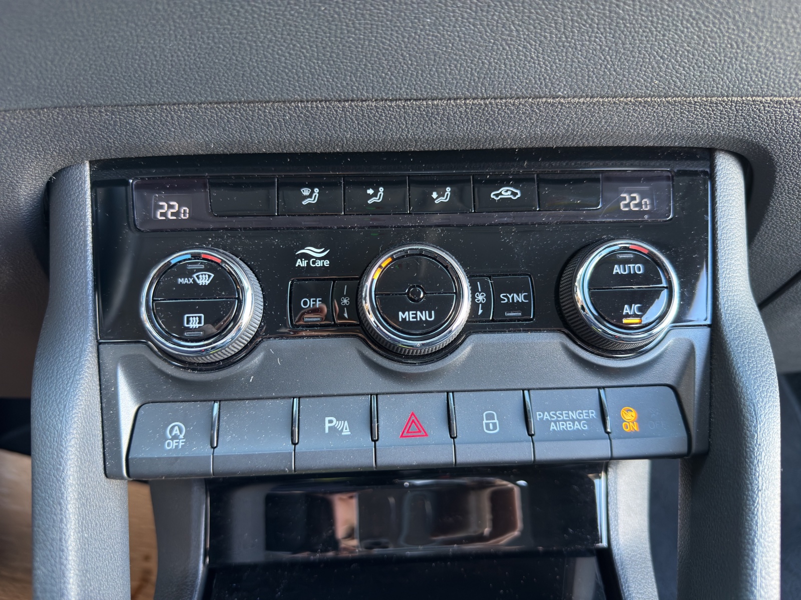 SKODA Karoq 1.5 TSI Selection DSG-image-15