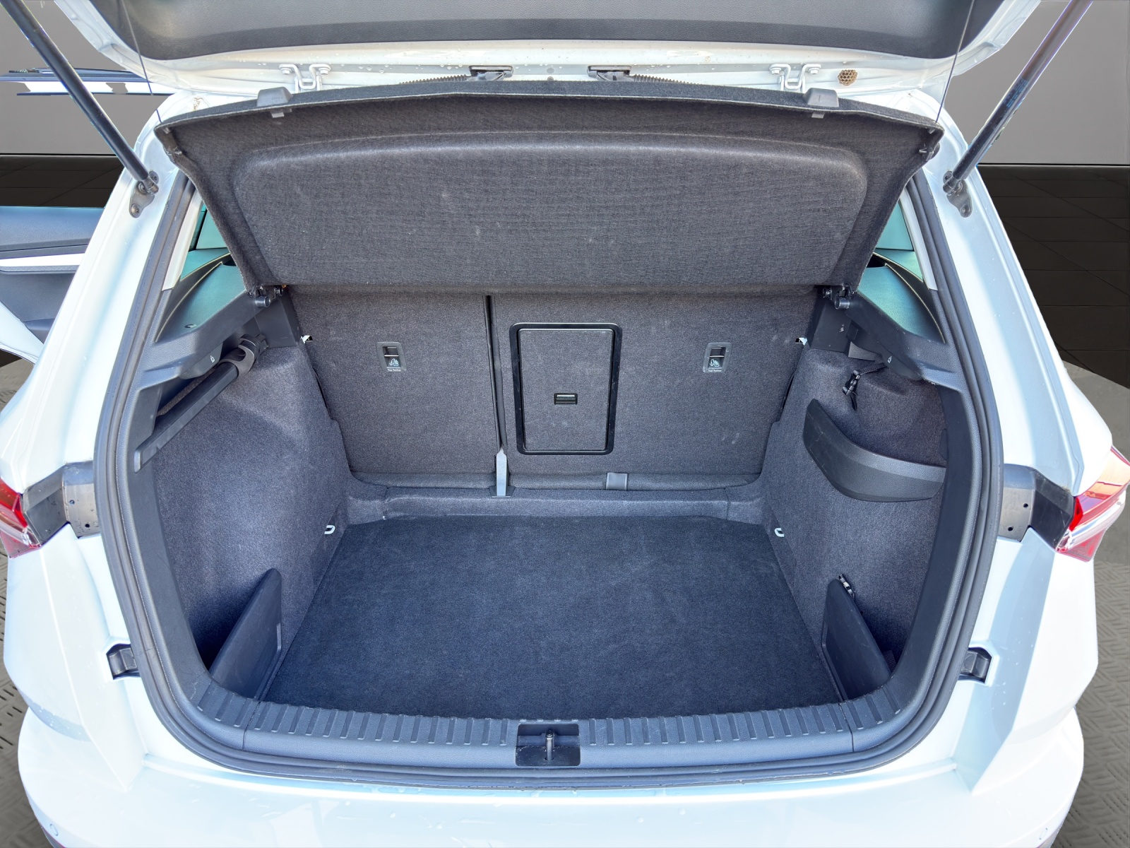 SKODA Karoq 1.5 TSI Selection DSG-image-18