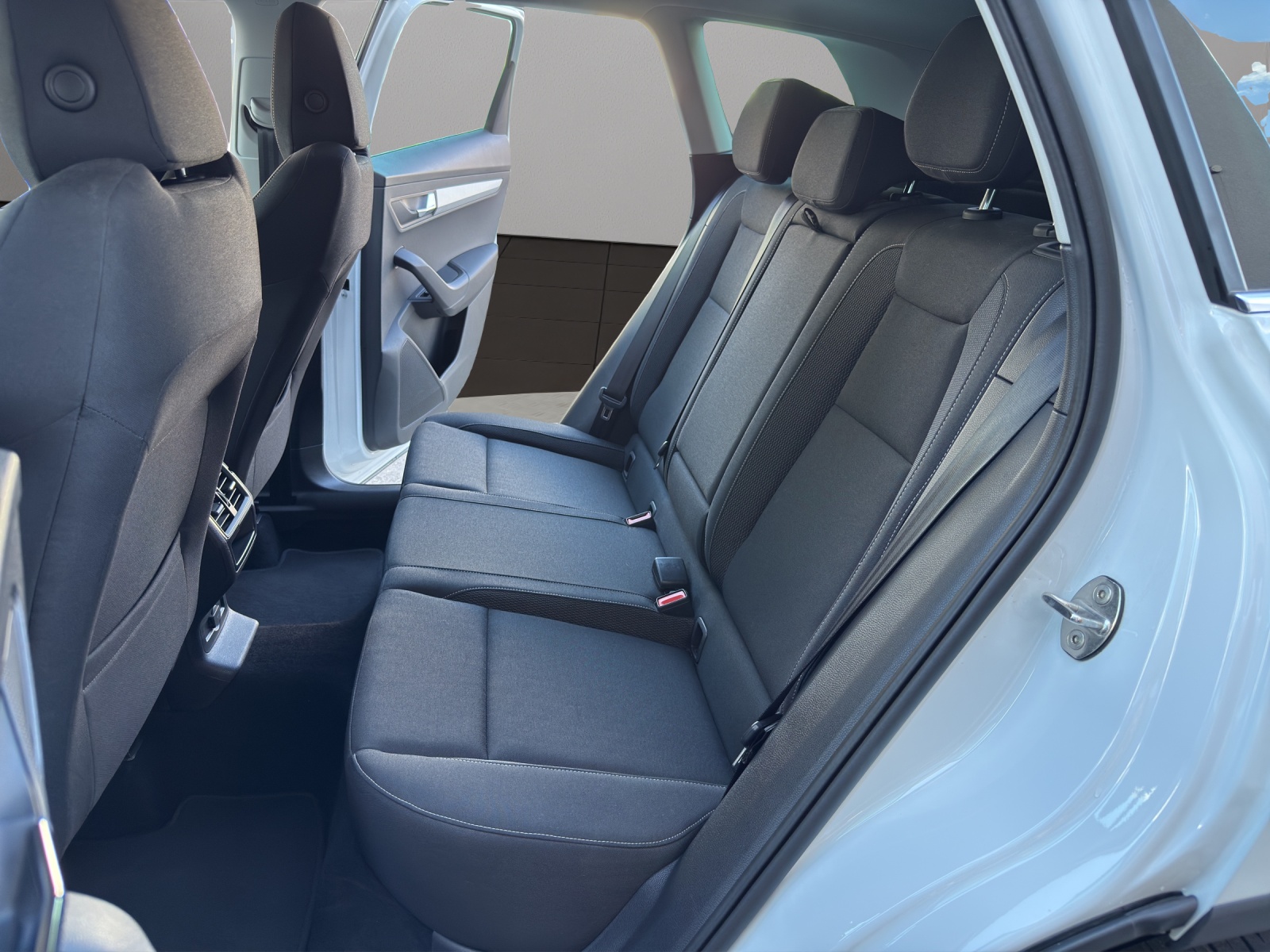 SKODA Karoq 1.5 TSI Selection DSG-image-12