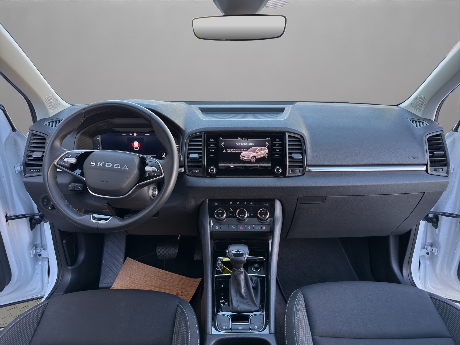 SKODA Karoq 1.5 TSI Selection DSG-image-13