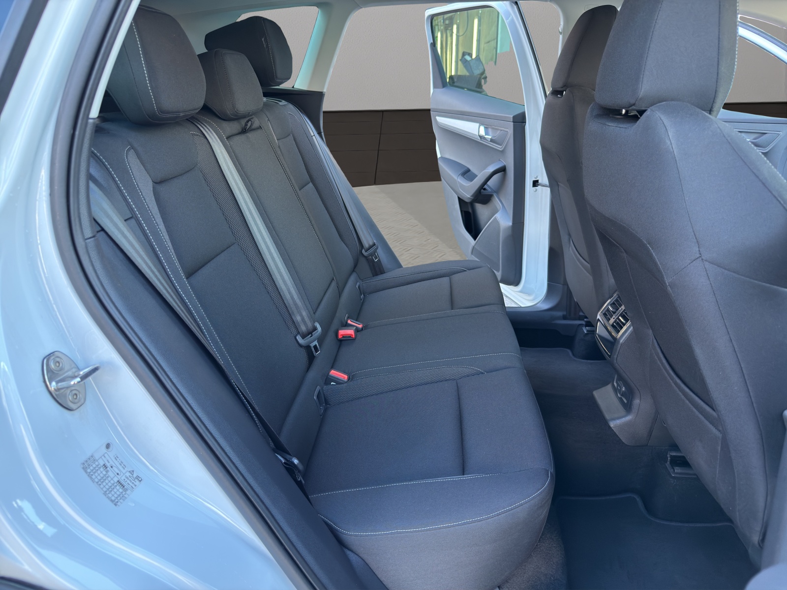 SKODA Karoq 1.5 TSI Selection DSG-image-17