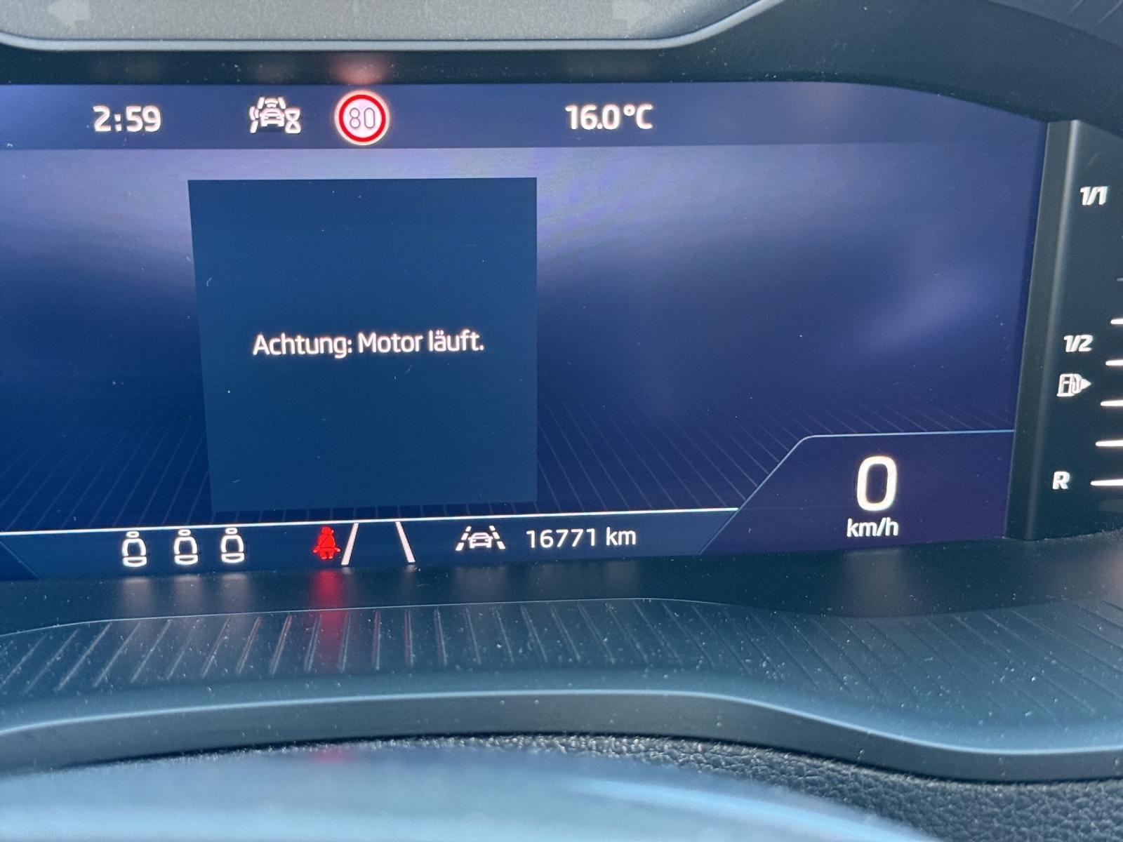 SKODA Karoq 1.5 TSI Selection DSG-image-10