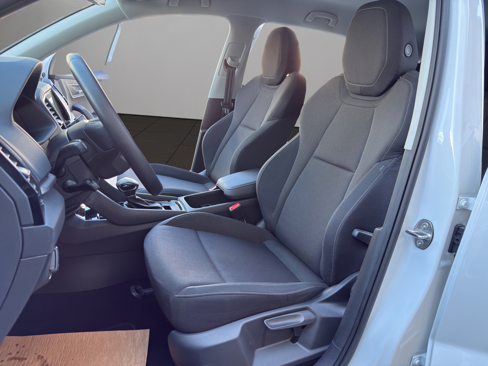 SKODA Karoq 1.5 TSI Selection DSG-image-8