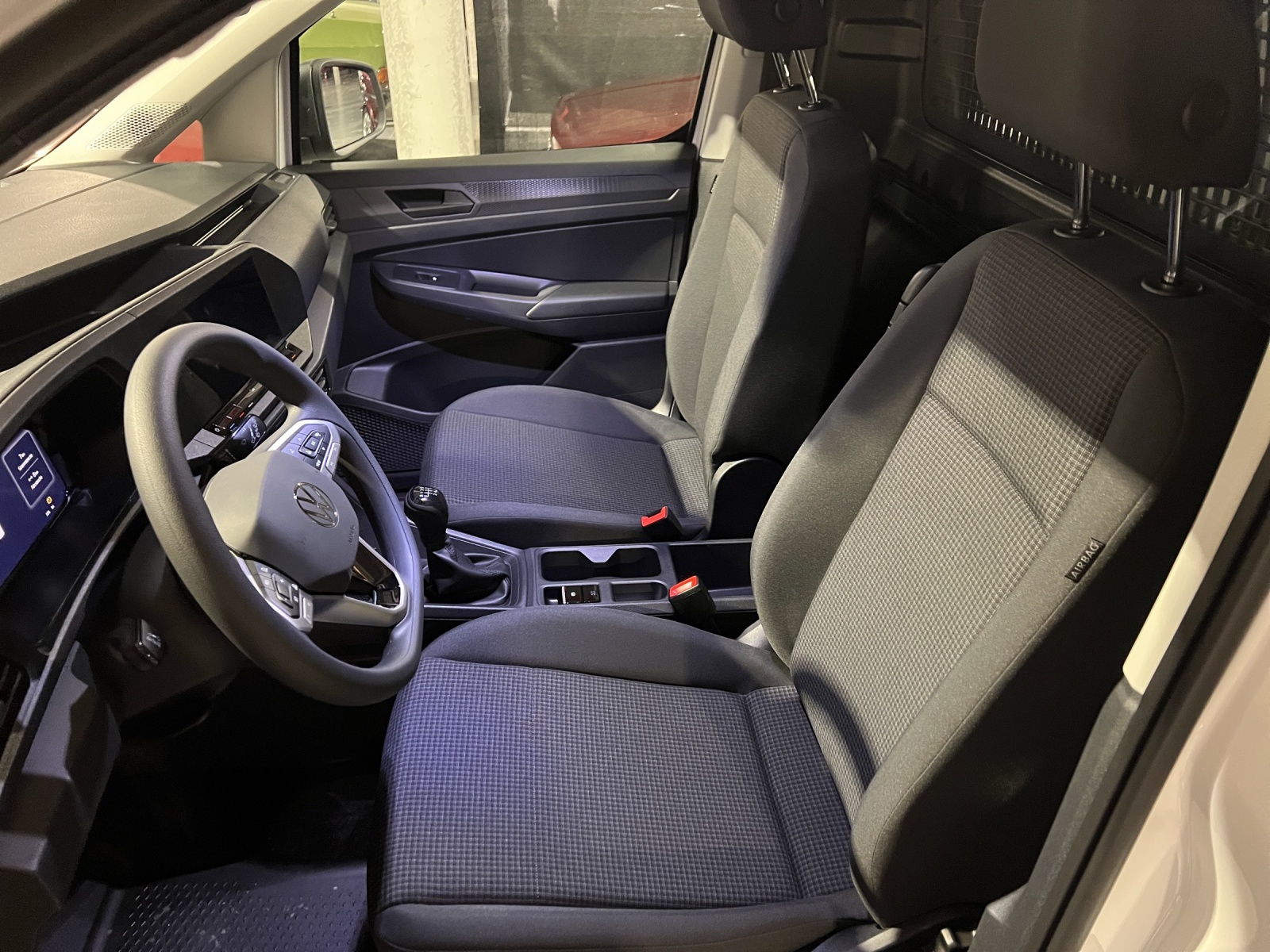 VW Caddy Cargo 2.0TDI 4Motion-image-8