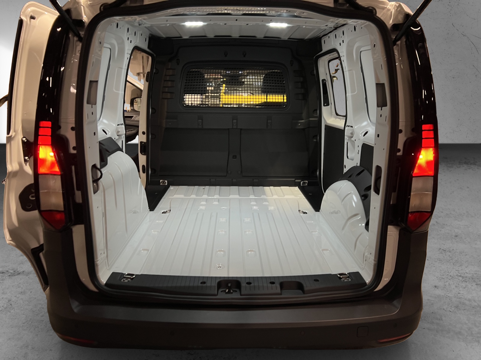 VW Caddy Cargo 2.0TDI 4Motion-image-6