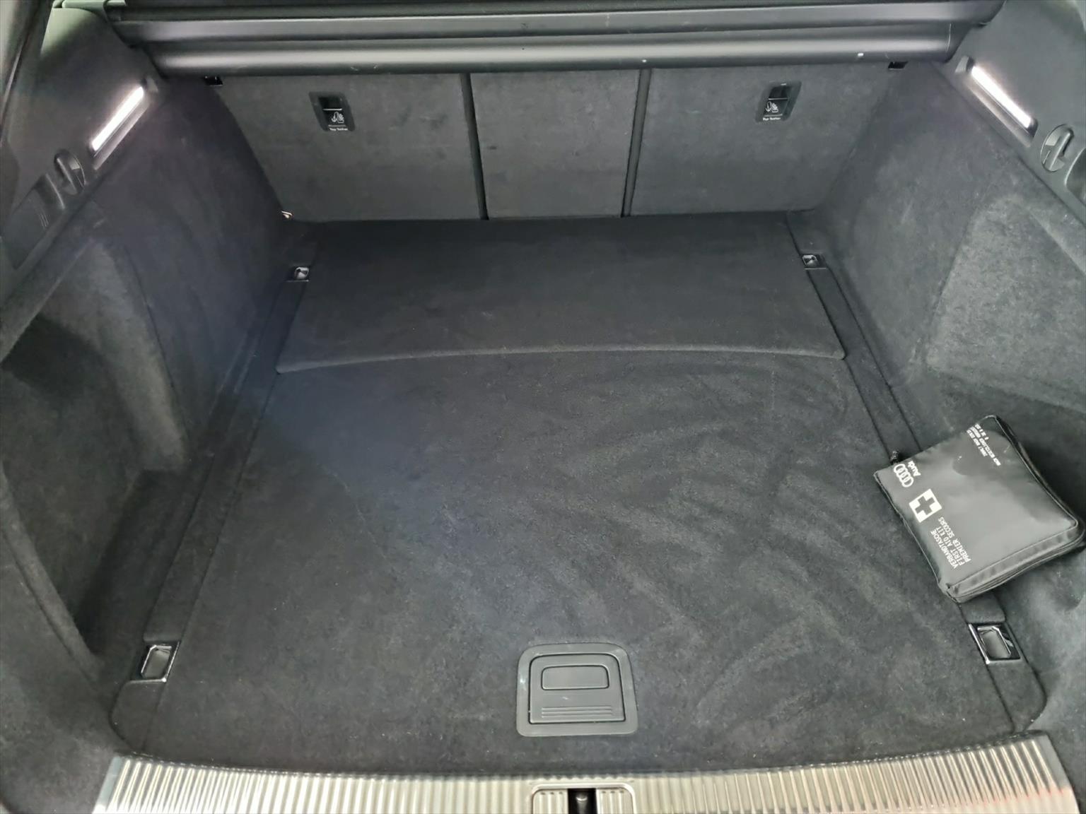 AUDI A4 Avant S line 40 TDI quattro S tronic-image-13