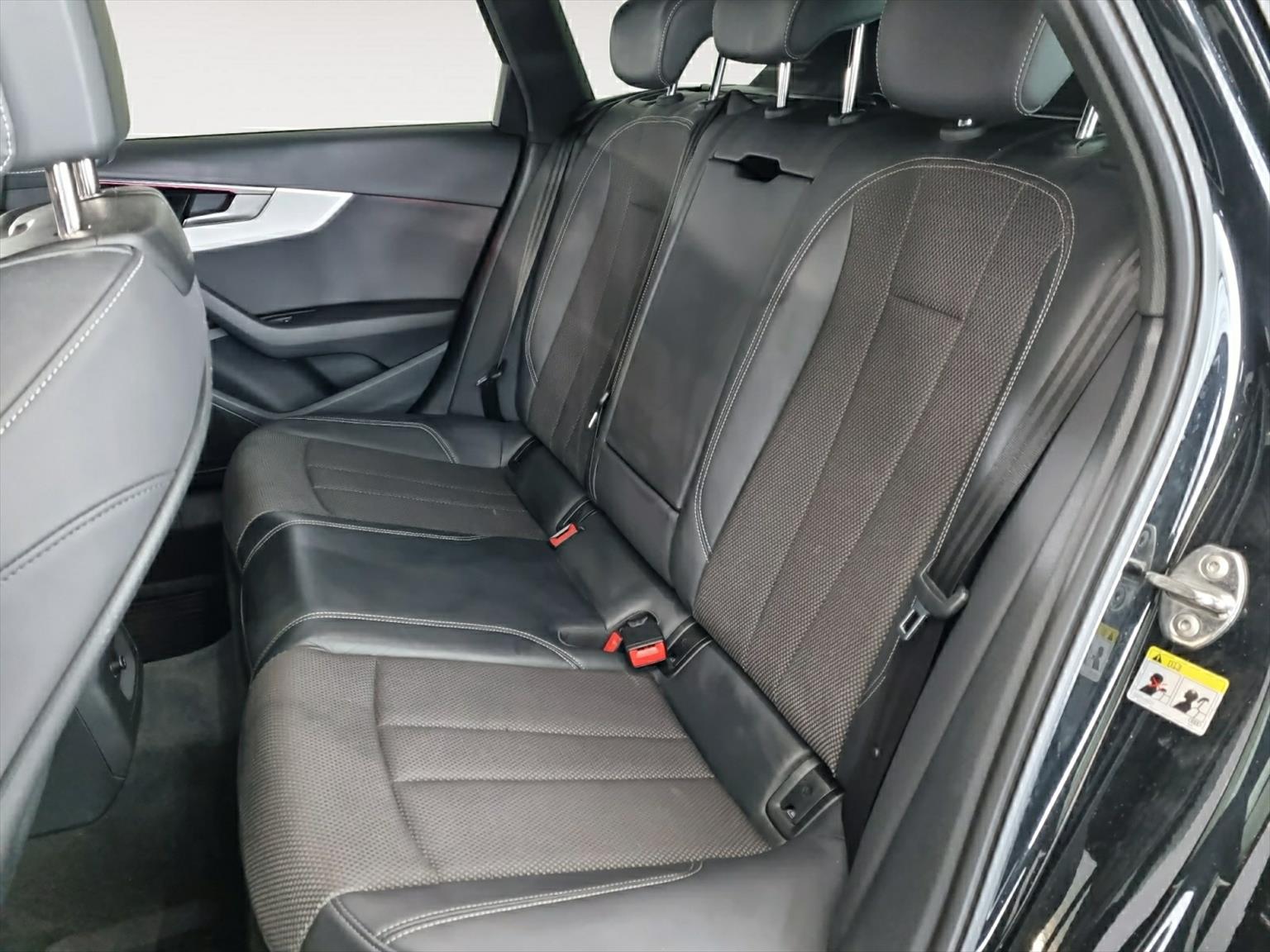 AUDI A4 Avant S line 40 TDI quattro S tronic-image-14