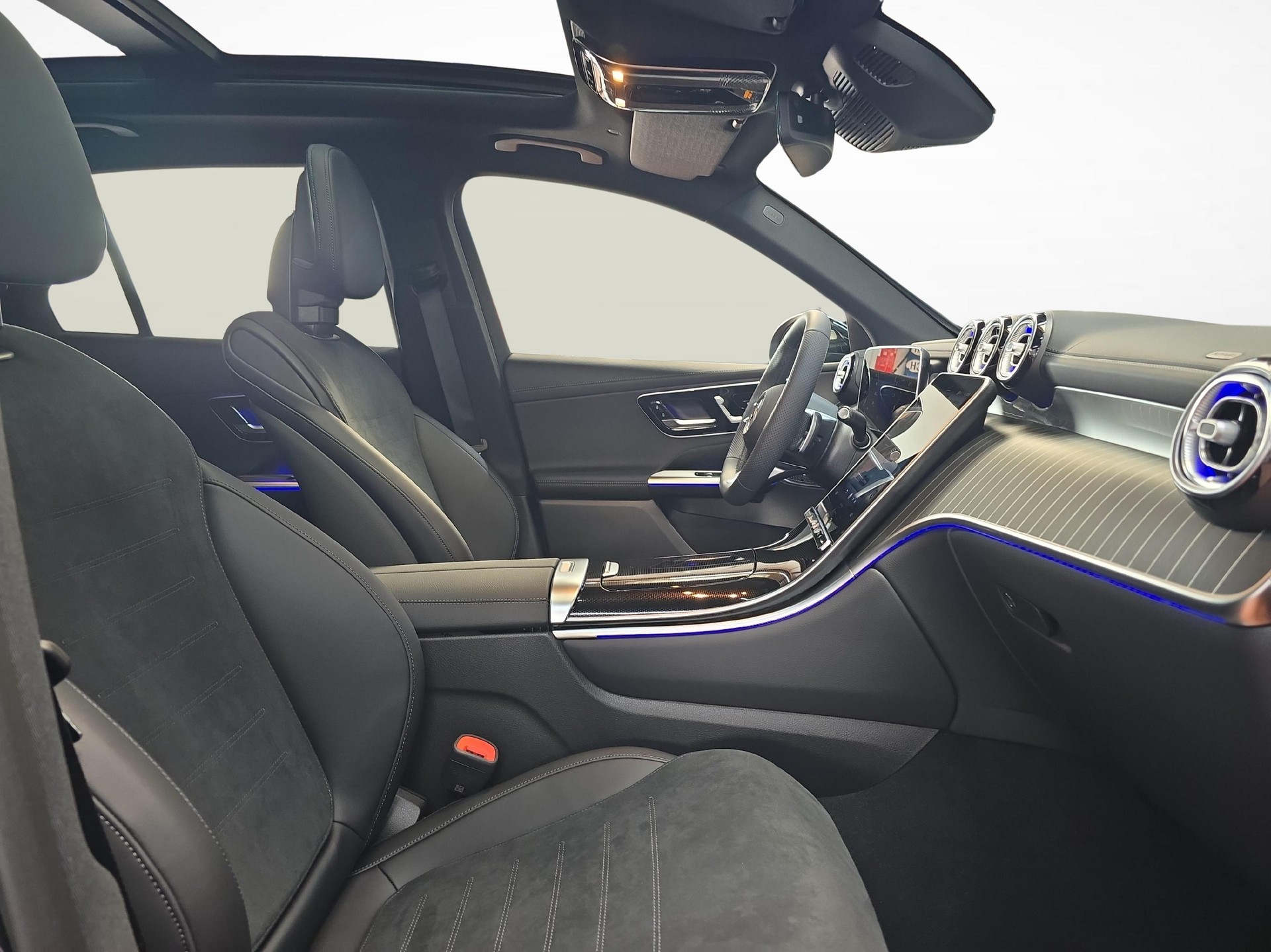 MERCEDES-BENZ GLC 300 4MATIC AMG Line-image-6