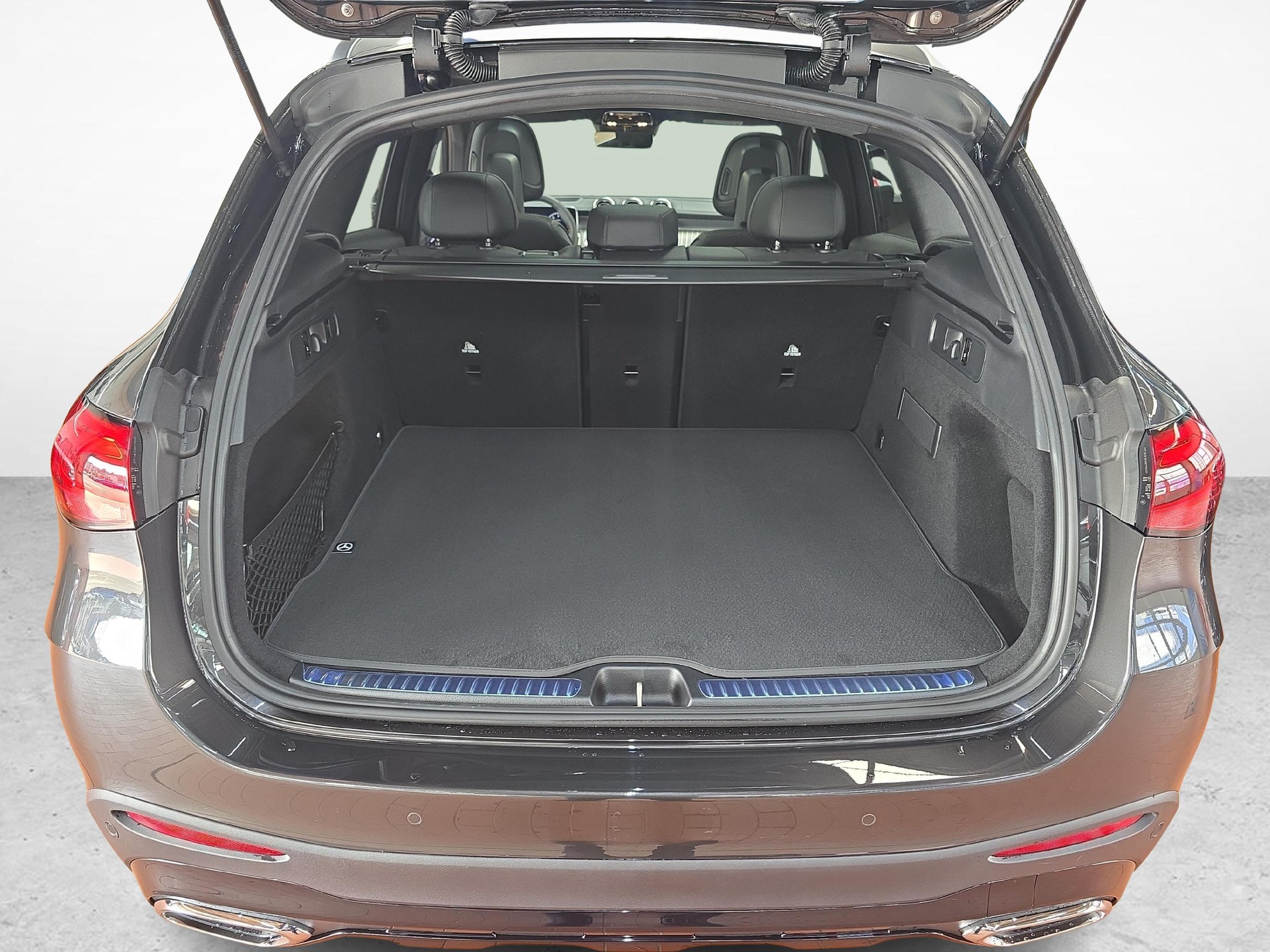 MERCEDES-BENZ GLC 300 4MATIC AMG Line-image-10