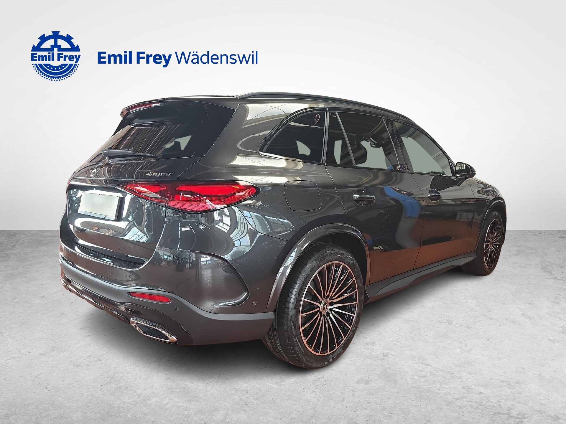 MERCEDES-BENZ GLC 300 4MATIC AMG Line-image-3