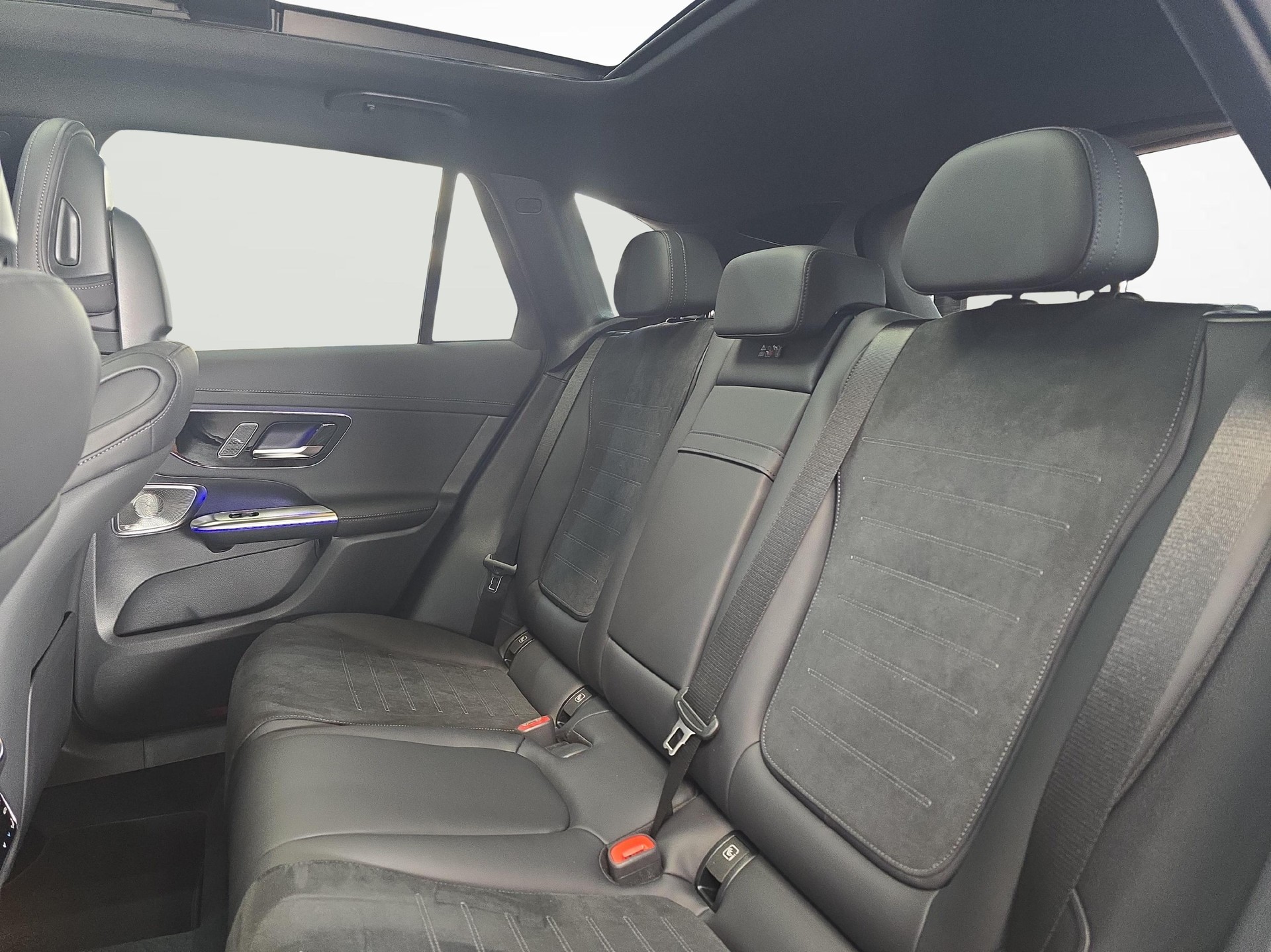 MERCEDES-BENZ GLC 300 4MATIC AMG Line-image-8