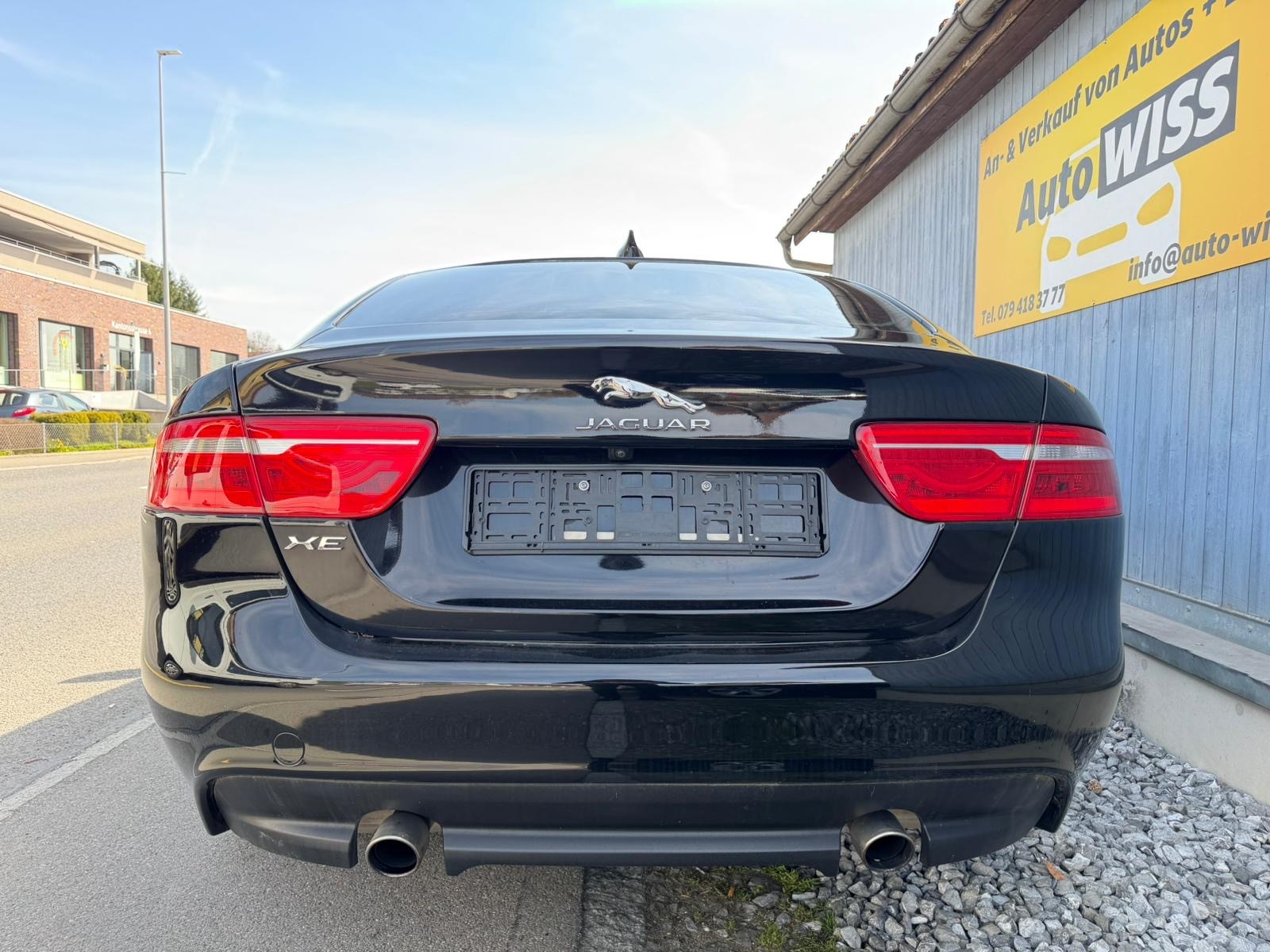 JAGUAR XE 20t 2.0 Prestige Automatic-image-4