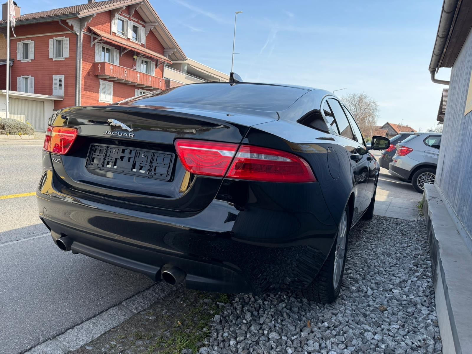 JAGUAR XE 20t 2.0 Prestige Automatic-image-6