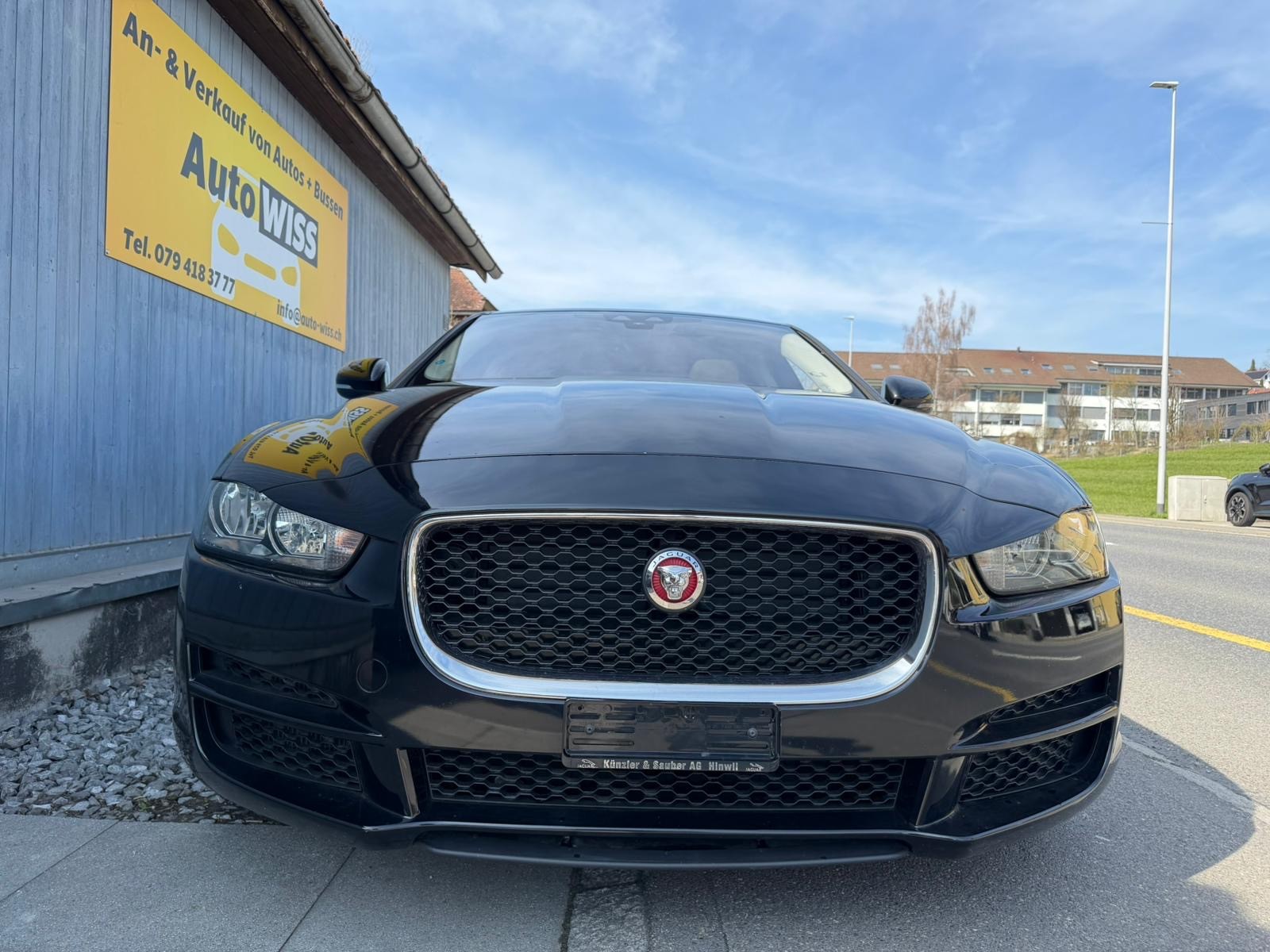 JAGUAR XE 20t 2.0 Prestige Automatic-image-0