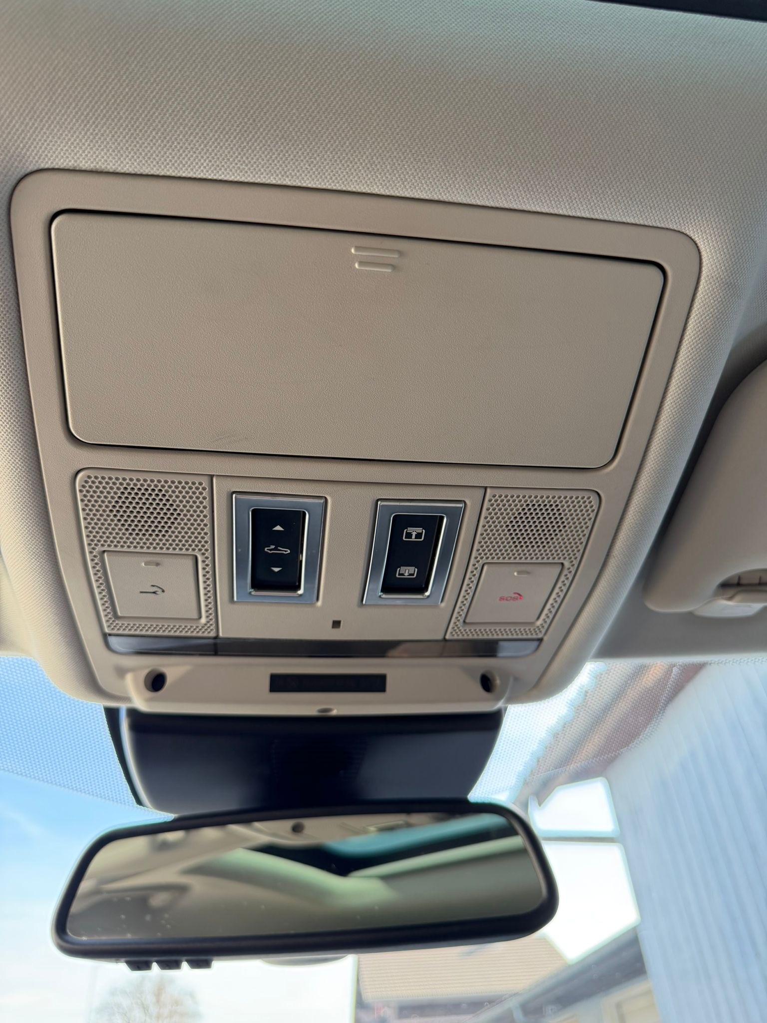 JAGUAR XE 20t 2.0 Prestige Automatic-image-9