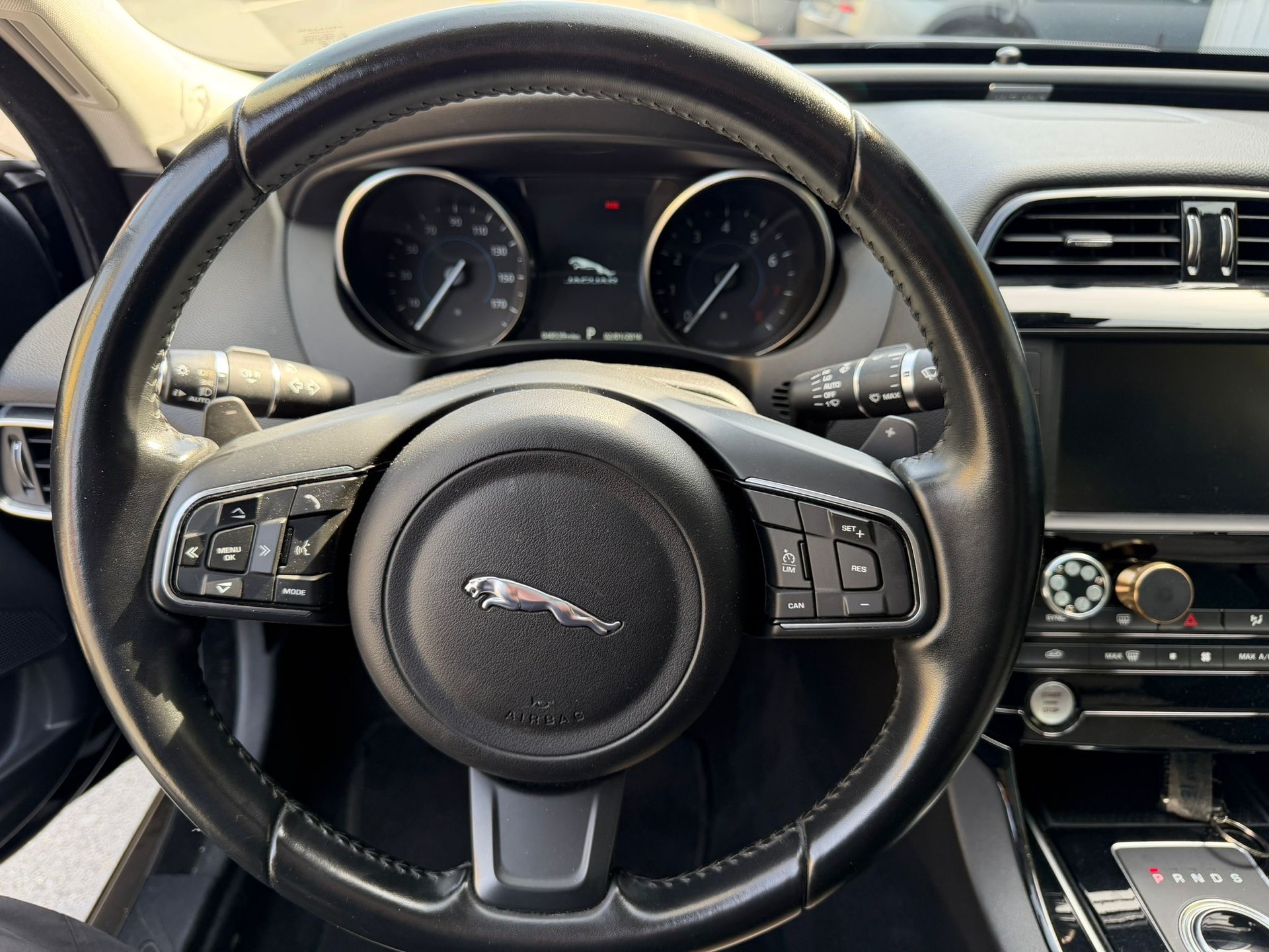JAGUAR XE 20t 2.0 Prestige Automatic-image-19