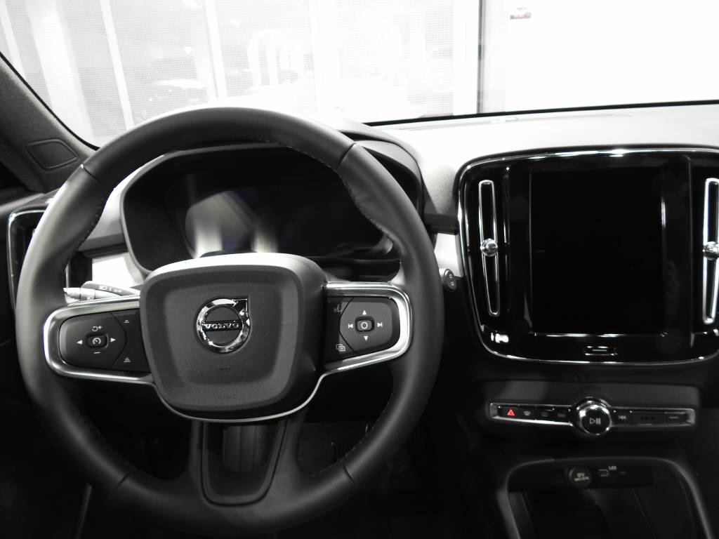 VOLVO XC40 2.0 B3 MH Core-image-6