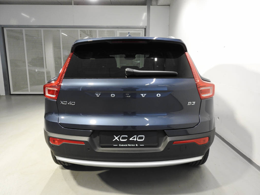 VOLVO XC40 2.0 B3 MH Core-image-4